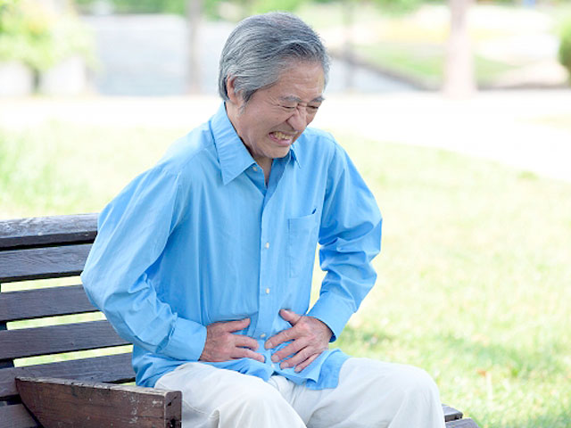 腹部の張りとイライラ症状。医師の判断は?の画像